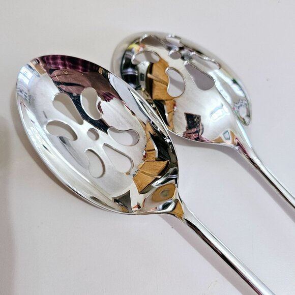 Wm Rogers Large Pierced Serving Spoons 12" set/2 silverplate buffet potlucks - Picture 6 of 7